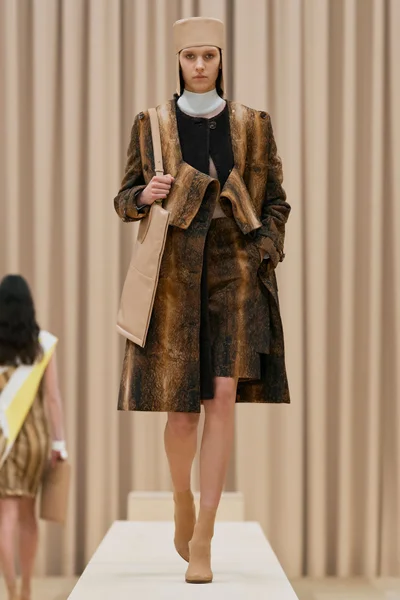 Look 3